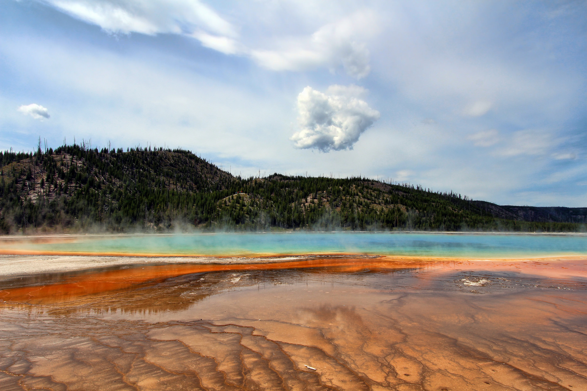 Two Huge Magma Chambers Sitting Beneath Yellowstone National Park ...